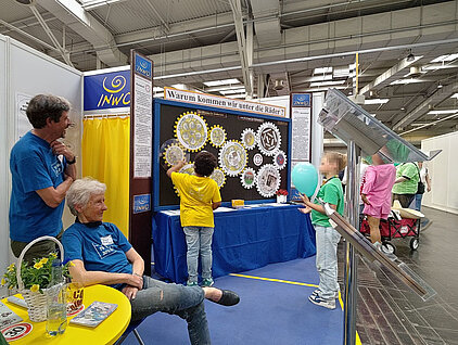 INWO-Stand mit Räderwerk in Hannover